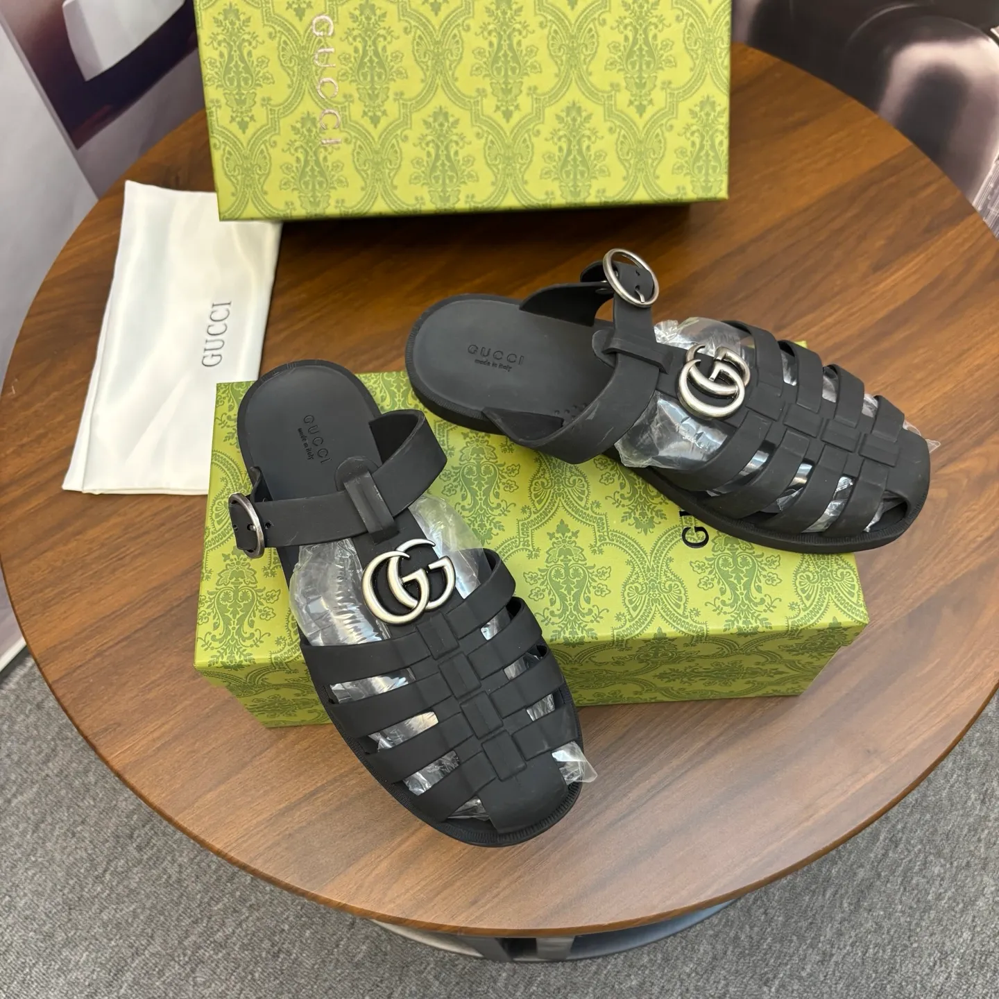 Men's shoes 260💰 [Gucci] Counter quality, top-quality original goods, real photos! Original TPU material, fine workmanship, comfortable; genuine 1:1 replica Size: 38 ~ 46